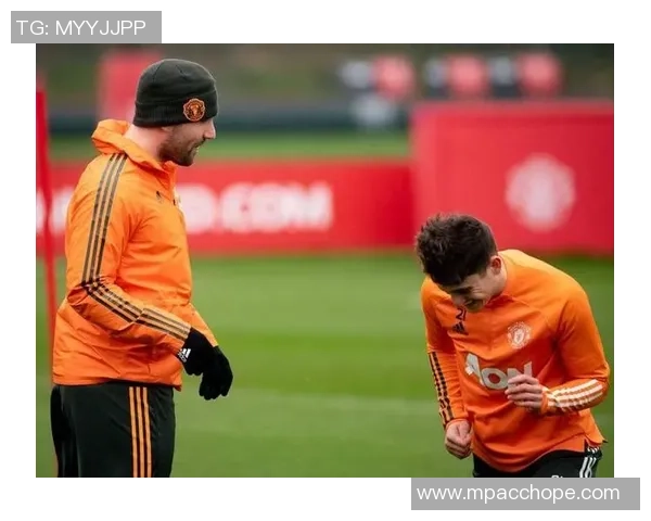 欧联杯激战回顾AC米兰与曼联1比1平局绝杀瞬间引发全场狂欢